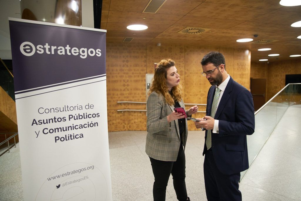 Freancisco Jerez, CEO de Estrategos, y Marina Miravete, consultora.